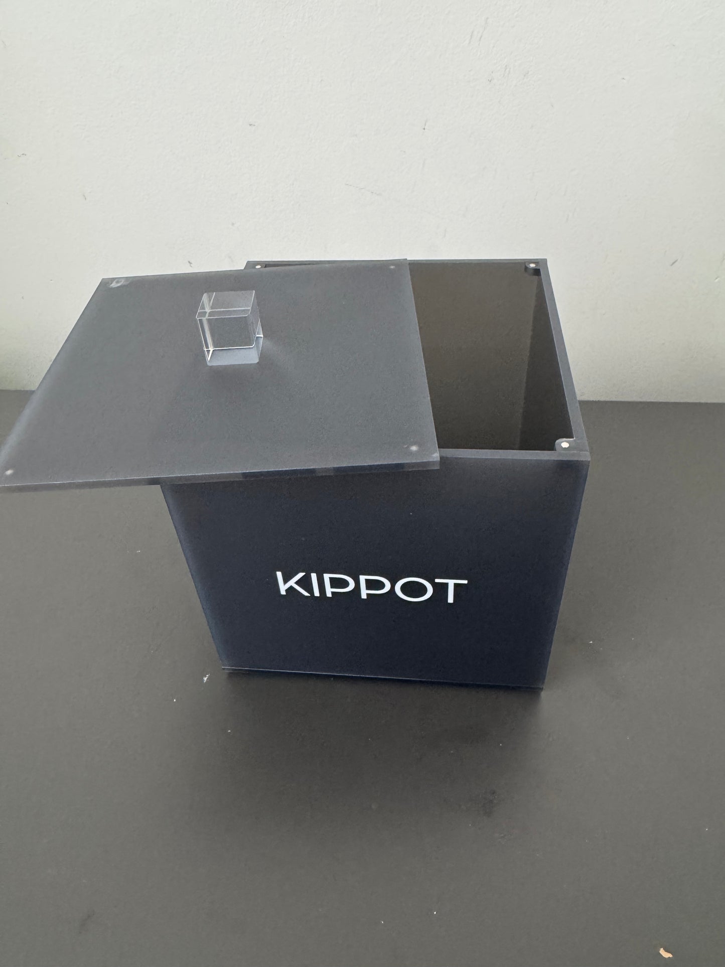Kippot box